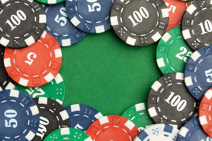 Dealer profesional di meja roulette langsung raya99